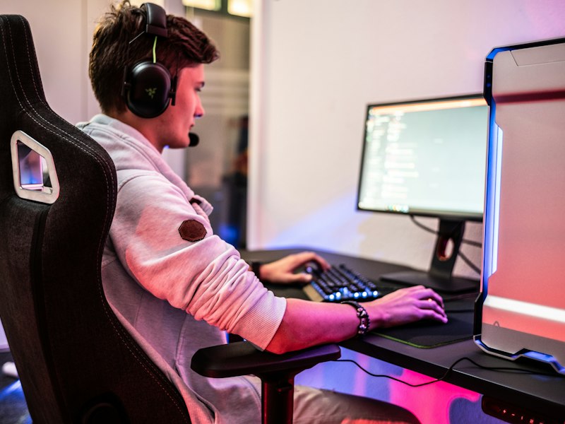Cluttered desk gaming setup before tuning